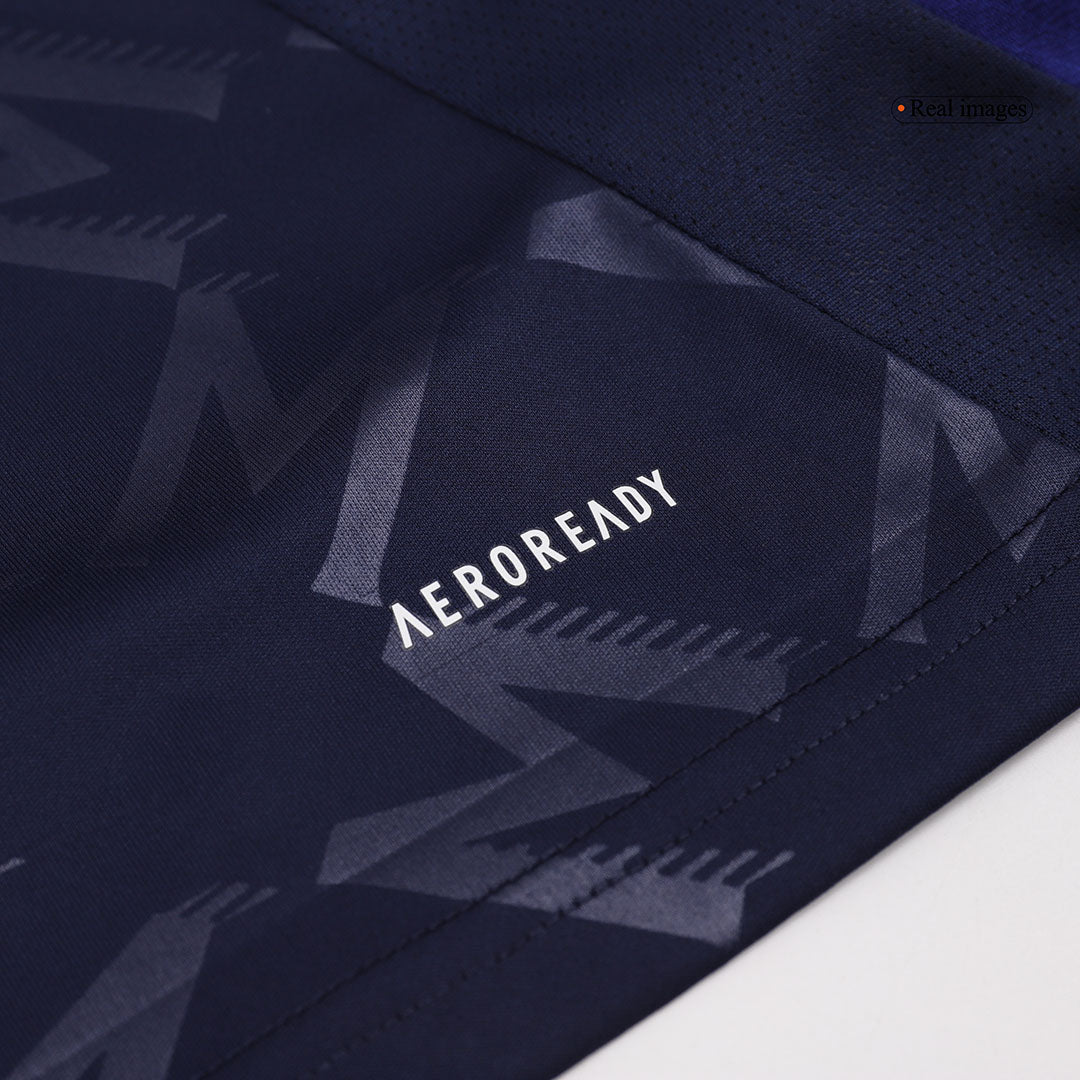 Manchester United Auswärts-Fußballtrikot 2024/25 (Trikot + Shorts)