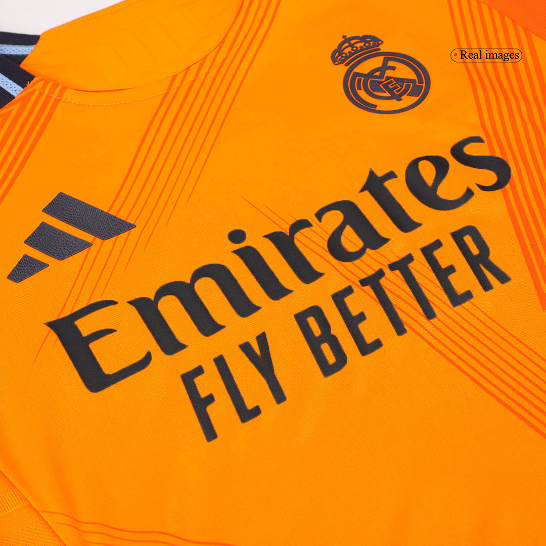 Real Madrid Auswärts-Fußballtrikot Authentic 2024/25 (Trikot + Shorts)