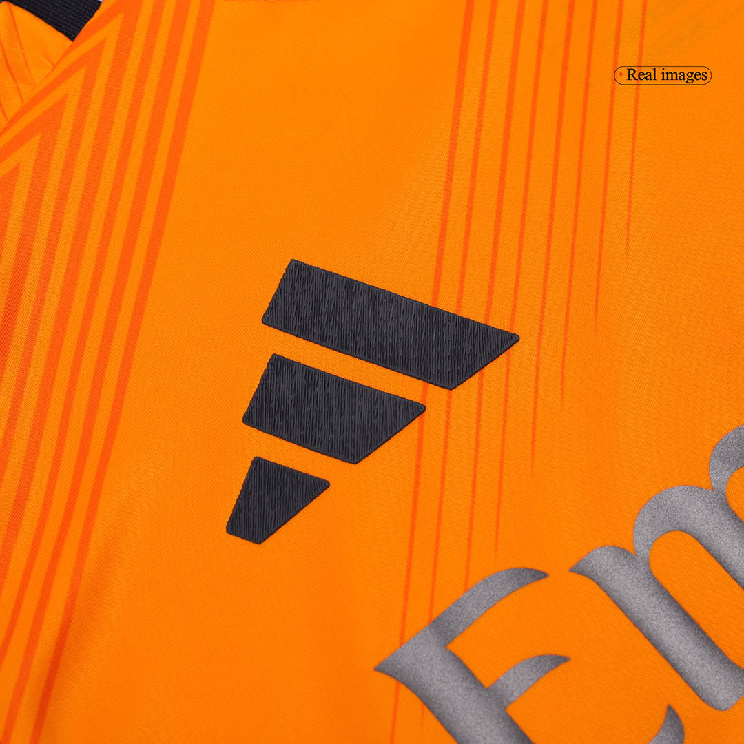 Real Madrid Auswärts-Fußballtrikot Authentic 2024/25 (Trikot + Shorts)