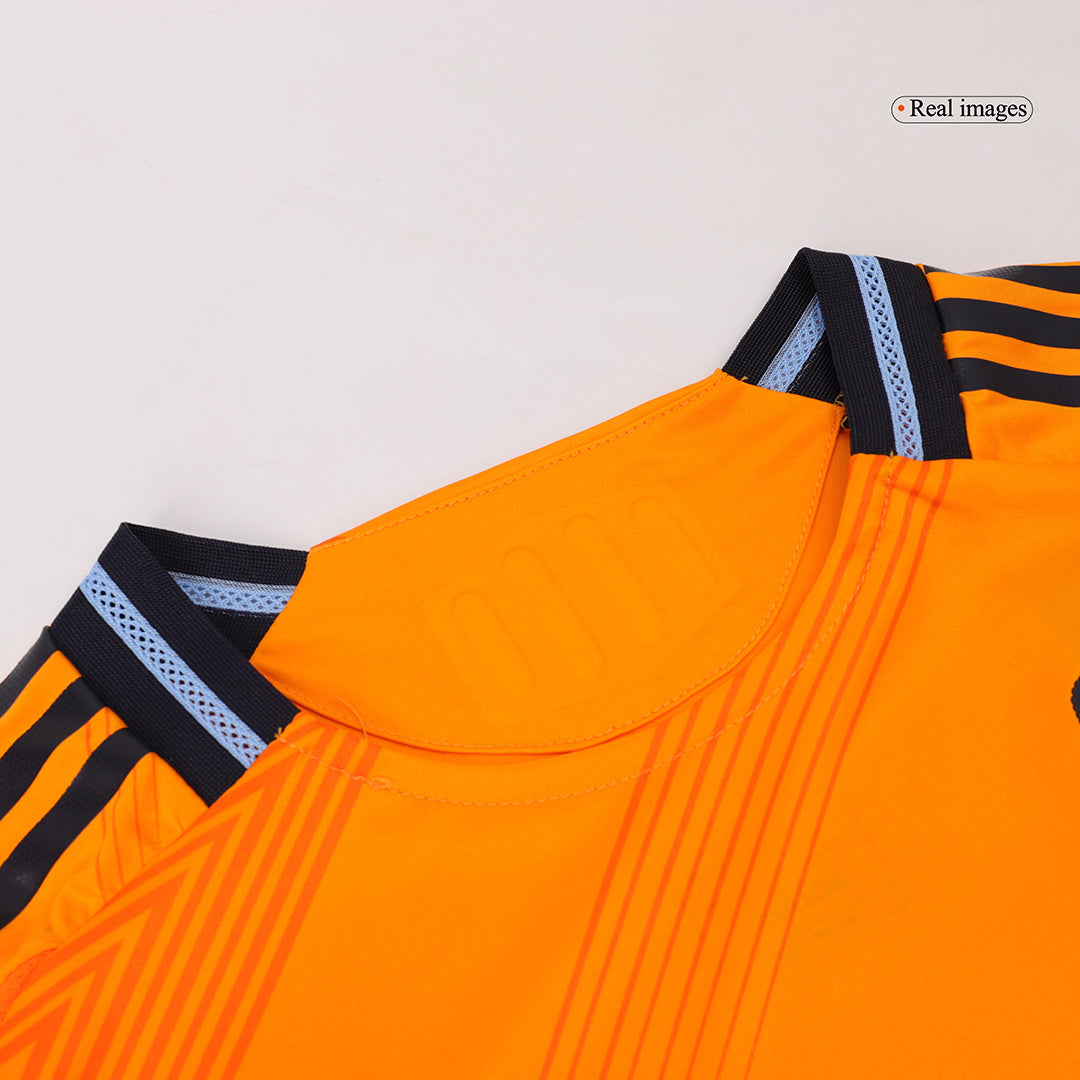 Real Madrid Auswärts-Fußballtrikot Authentic 2024/25 (Trikot + Shorts)