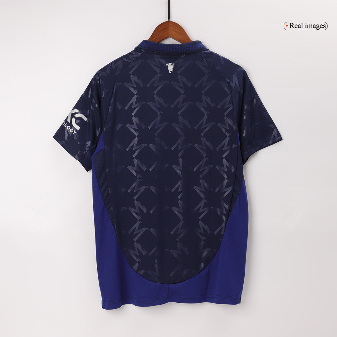 Manchester United Auswärts-Fußballtrikot 2024/25 (Trikot + Shorts)