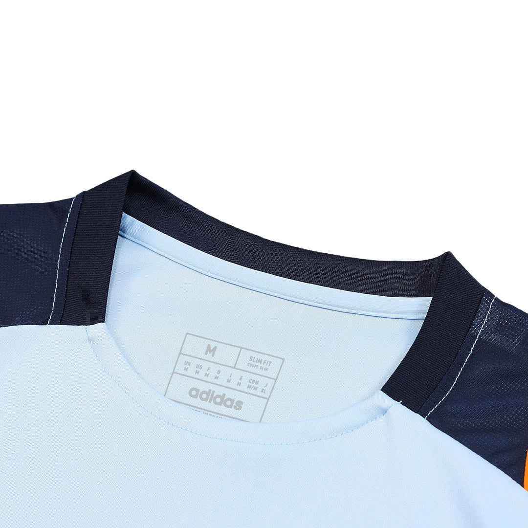 Maillot d'entraînement d'avant-match du Real Madrid 2024/25 (maillot + short)