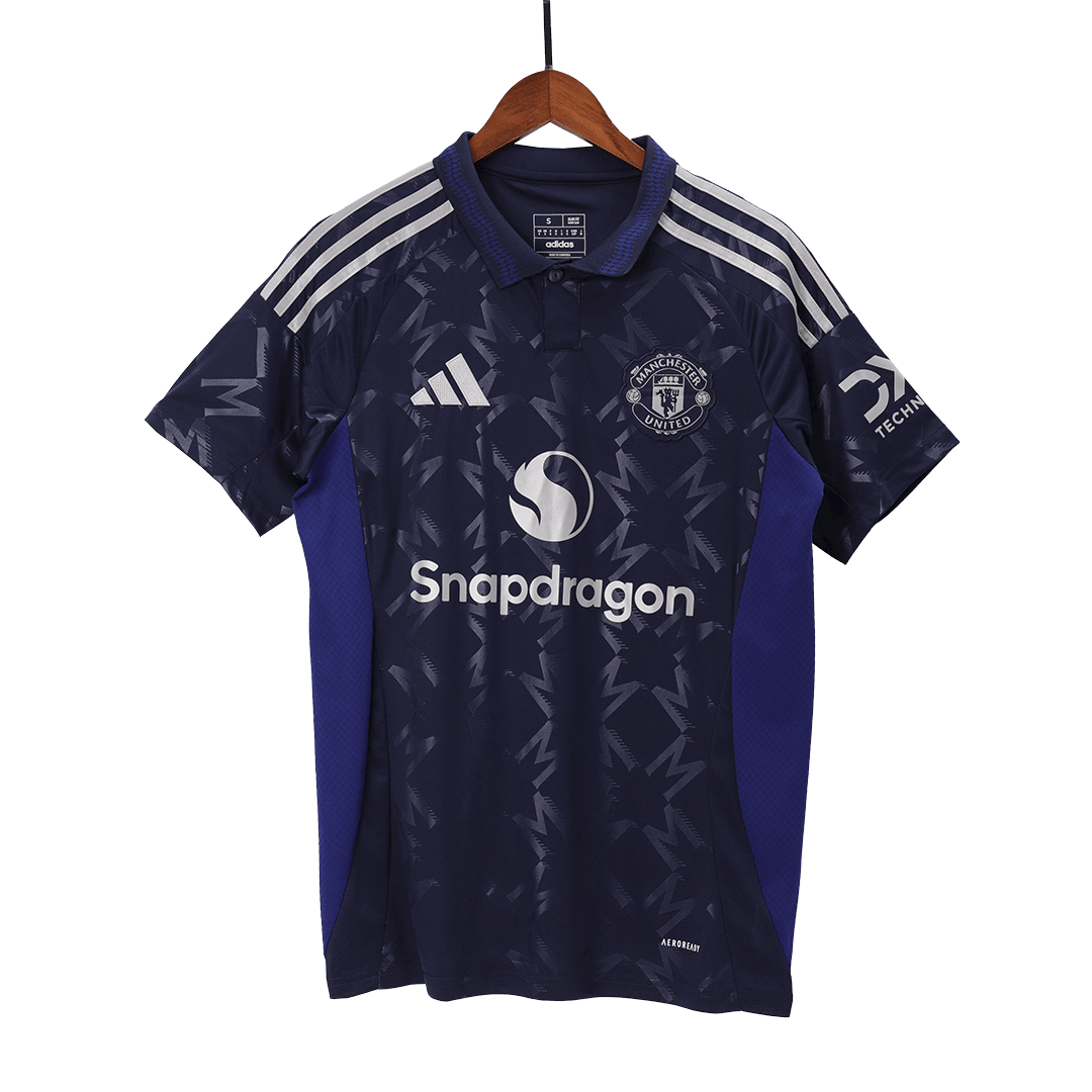Manchester United Auswärts-Fußballtrikot 2024/25 (Trikot + Shorts)
