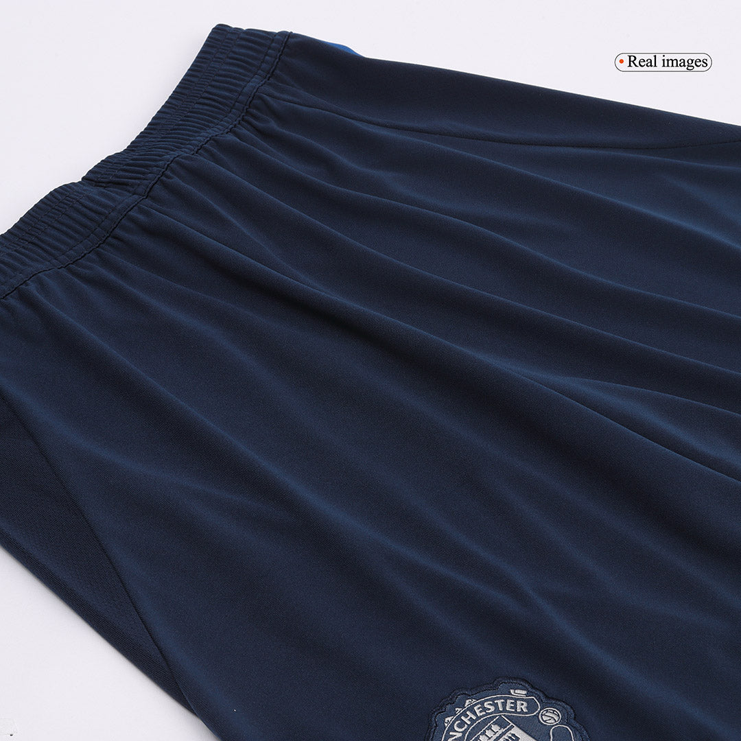 Manchester United Auswärts-Fußballtrikot 2024/25 (Trikot + Shorts)