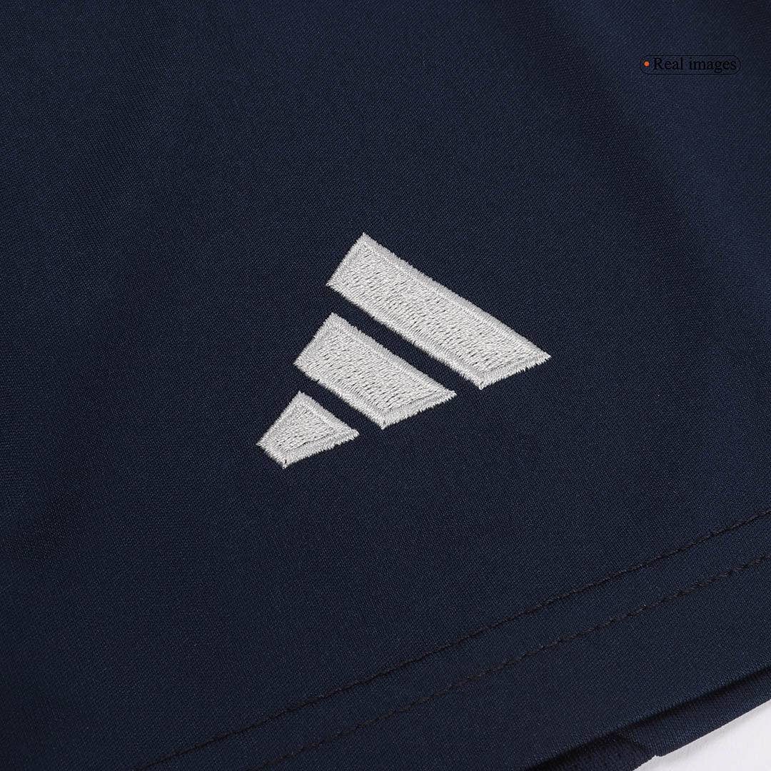 Manchester United Auswärts-Fußballtrikot 2024/25 (Trikot + Shorts)