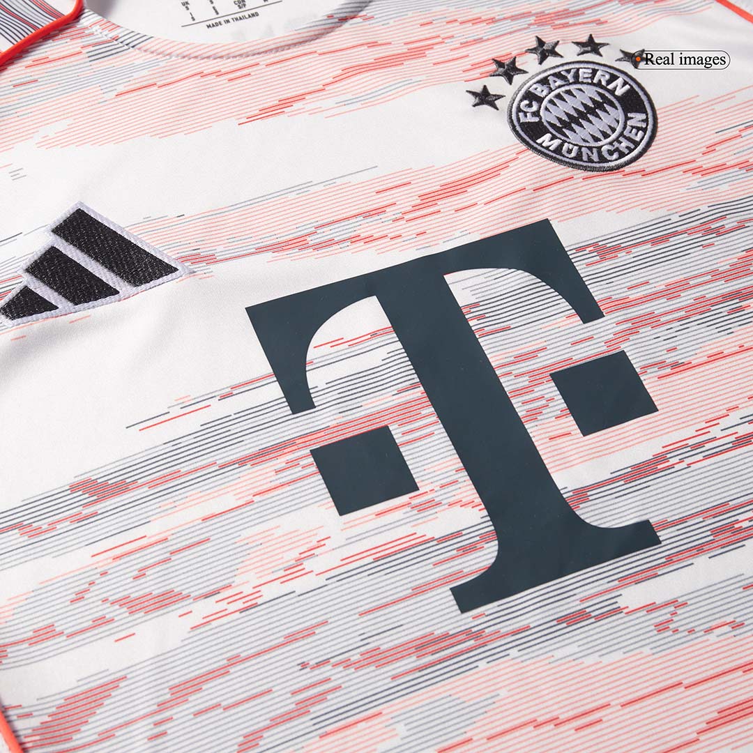 Bayern München Auswärts-Fußballtrikot 2025/26 (Trikot + Shorts)